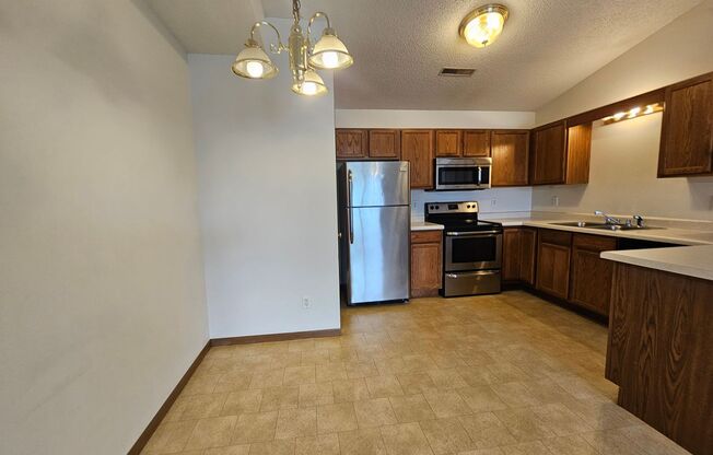 650 Commercial Ct