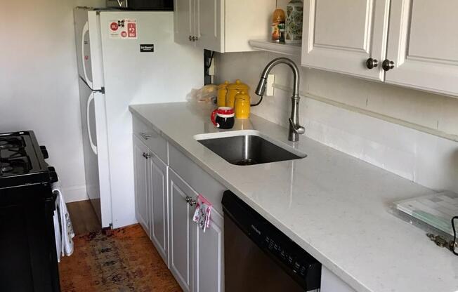 1 bed, 1 bath, $2,400, Unit 9