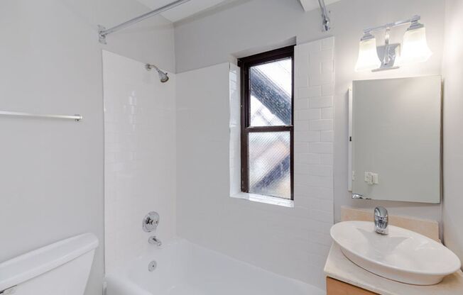 1 bed, 1 bath, $1,700, Unit 1206