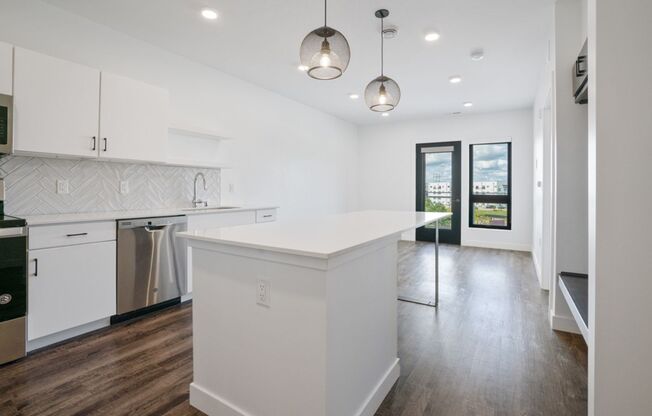 1 bed, 1 bath, 577 sqft, $1,450, Unit 305