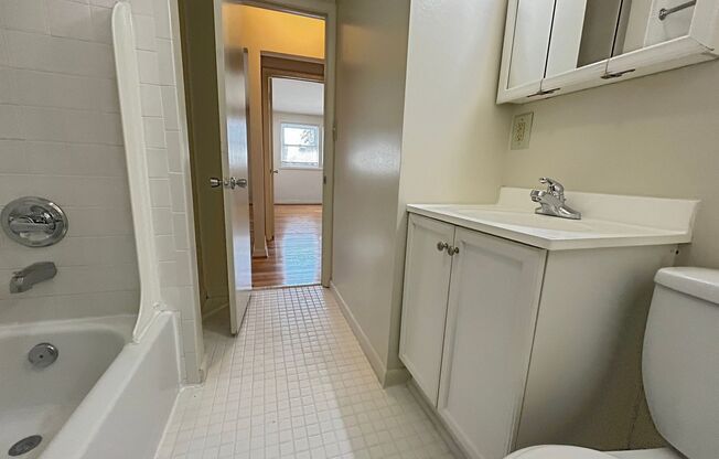 2 beds, 1.5 baths, 1,000 sqft, $1,450, Unit 2432 C