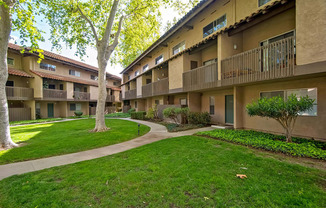 Beautiful Entryway at Wilbur Oaks Apartments, Thousand Oaks