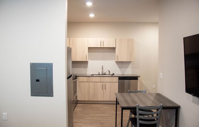 Studio, 1 bath, 470 sqft, $1,320