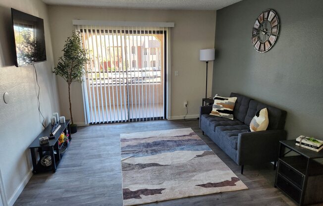 1 bed, 1 bath, 704 sqft, $1,164