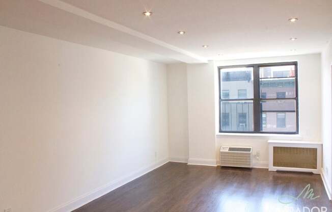 1 bed, 1 bath, $5,500, Unit 5A