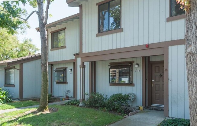 COMING SOON! | $3290 / 3 BR - GORGEOUS NEWARK TOWNHOME