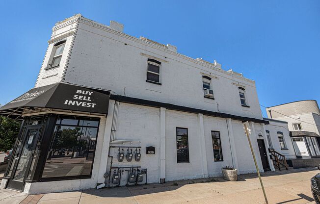 4 W Arkansas Ave