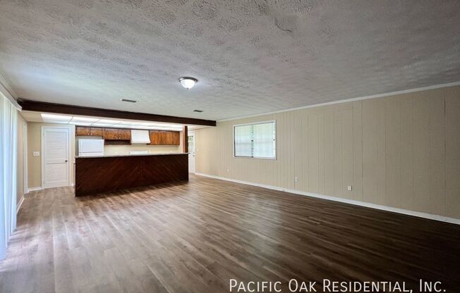 1124 LEGAY AVE