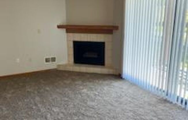 1 bed, 1 bath, 1,000 sqft, $900, Unit Unit 28