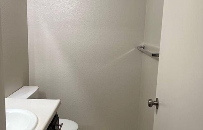 2 beds, 2 baths, 900 sqft, $1,675, Unit 817-48