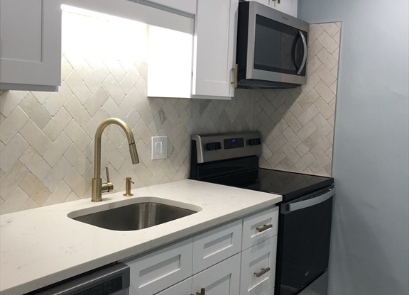 1 bed, 1 bath, 722 sqft, $2,495, Unit 24