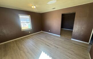 3 beds, 1 bath, $725