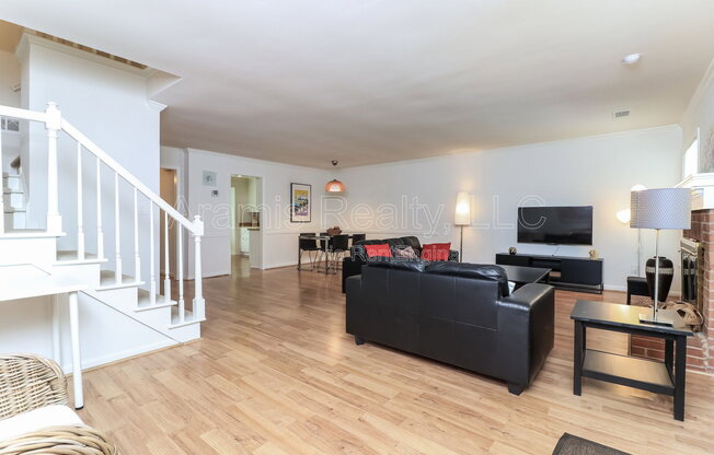 1381 OLD VIRGINIA CT SE