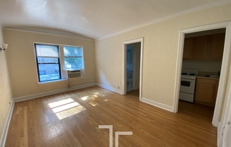 536 W Arlington Pl