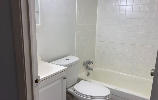 Studio, 1 bath, 650 sqft, $750, Unit #22
