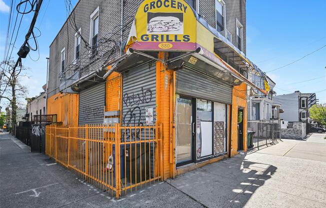 880 GLENMORE AVE