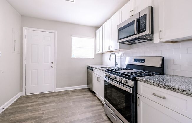 2 beds, 1 bath, 850 sqft, $1,200, Unit 26-E7