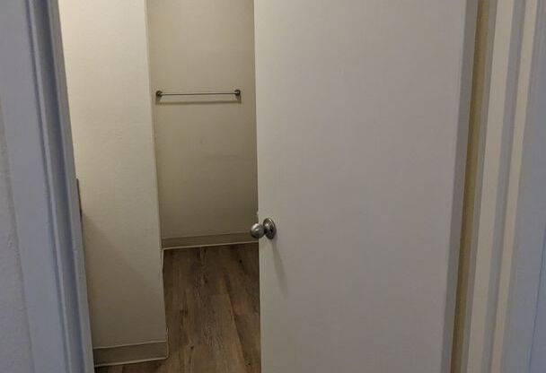 3 beds, 1.5 baths, 1,500 sqft, $1,893, Unit 2712-3