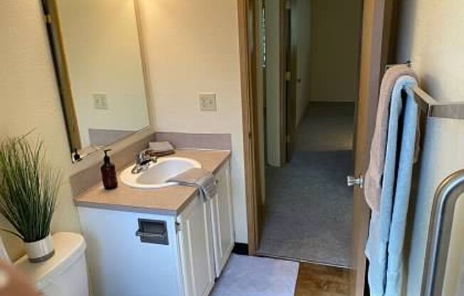 3 beds, 1 bath, 906 sqft, $1,849, Unit 15