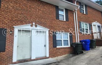 Charming 2 Bedroom Townhouse in Lexington – Cozy, Convenient, and Ready to Call Home!