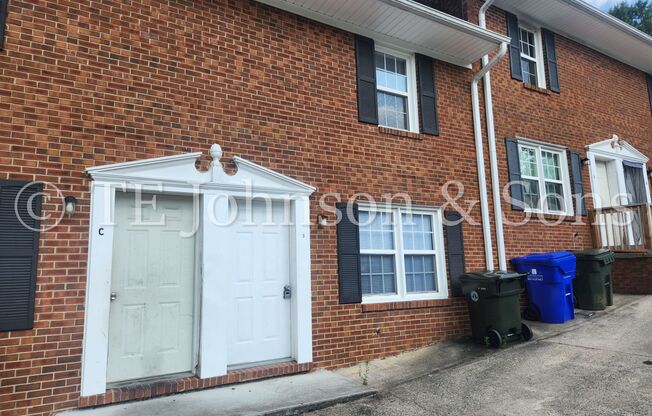 Charming 2 Bedroom Townhouse in Lexington – Cozy, Convenient, and Ready to Call Home!