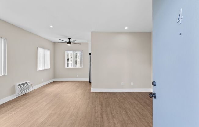2 beds, 1 bath, 720 sqft, $2,500, Unit Unit #4