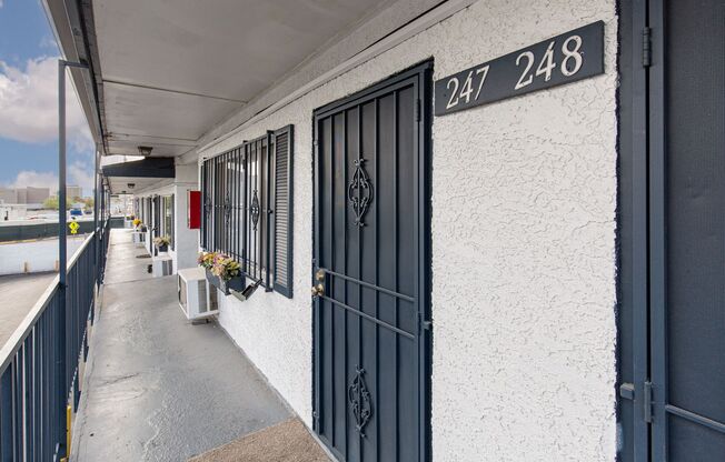 1 bedroom condo near UNLV and the Strip for only $695!