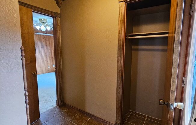 3 BED (2 BONUS ROOMS) | 2 BATH | SINGLE GARAGE | DOG NEGOTIABLE
