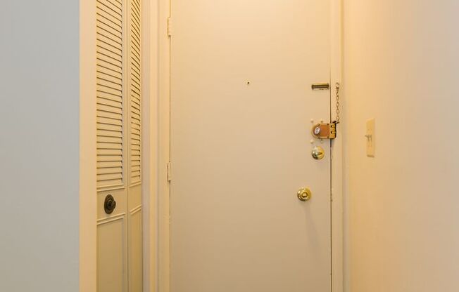 1 bed, 1 bath, 700 sqft, $1,825, Unit 425