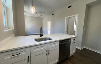 2 beds, 1 bath, $1,995, Unit 2R