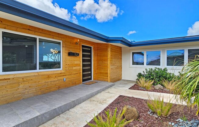 Waialae Nui Ridge - Renovated 4 bedroom, 3 bath residence designed Val Ossipoff