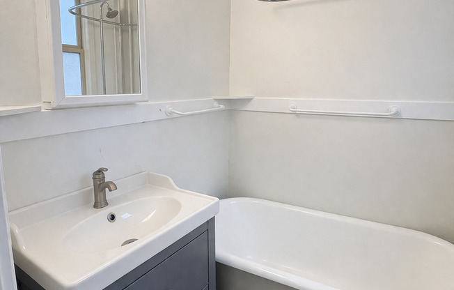 Studio, 1 bath, 200 sqft, $1,199, Unit 206