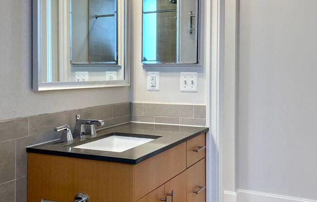 2 beds, 1 bath, $4,350, Unit 809