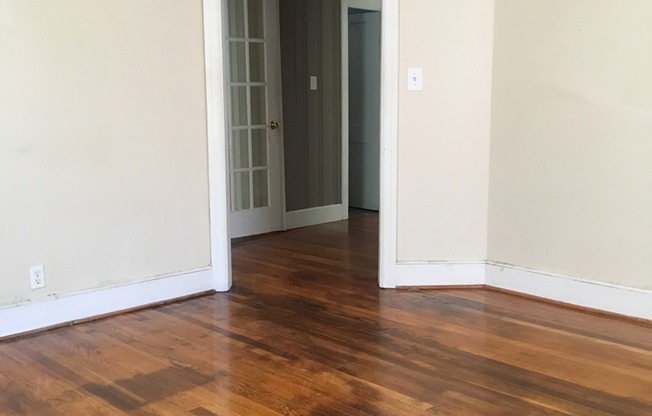 2 beds, 1 bath, $1,000, Unit B