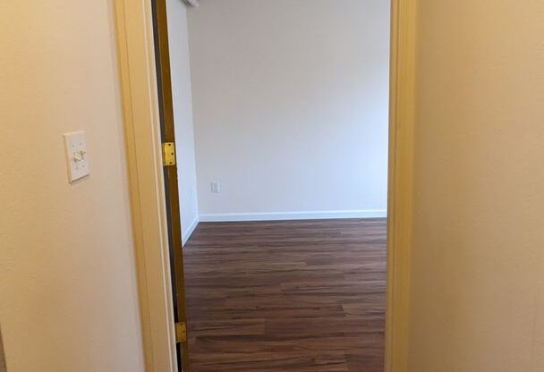 2 beds, 1 bath, 750 sqft, $1,425, Unit 26