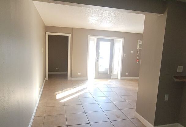 2 beds, 1 bath, $1,400, Unit 1A