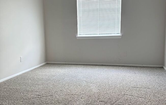 2 beds, 1 bath, 750 sqft, $1,100, Unit K705 - 307 - 106