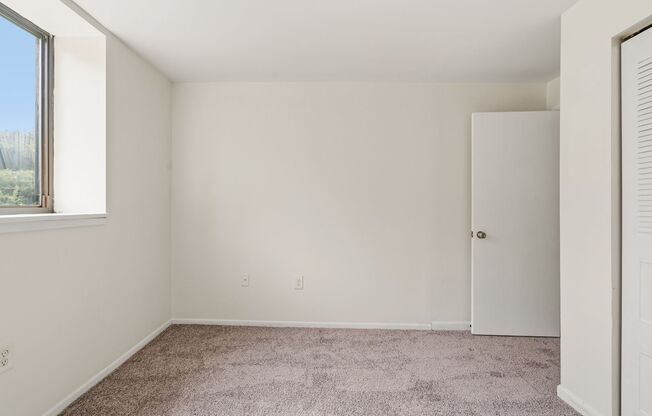 1 bed, 1 bath, 700 sqft, $799, Unit #107