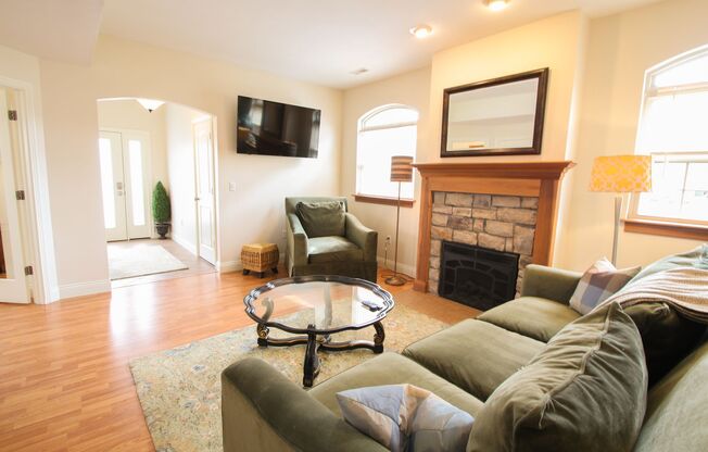 3 beds, 3 baths, 2,000 sqft, $2,850