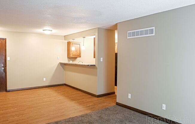 1 bed, 1 bath, 625 sqft, $845, Unit 4320 Westbrook Drive Apt 1