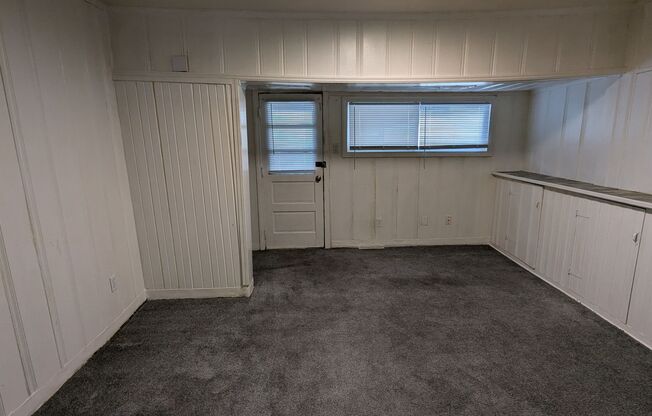 Studio, 1 bath, $500, Unit 4