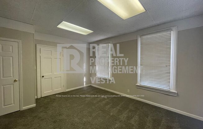 1093 WALNUT ST