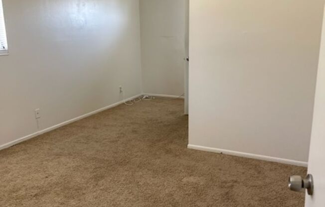 2 beds, 1 bath, 850 sqft, $2,000, Unit 246-C12