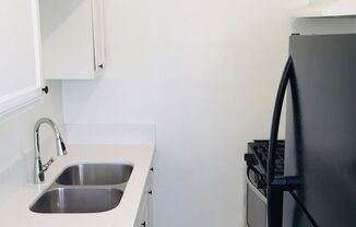 Studio, 1 bath, 410 sqft, $1,600, Unit 11