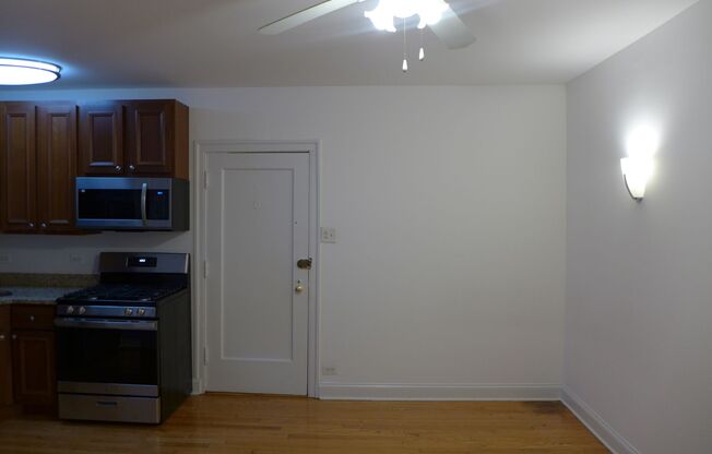 Studio, 1 bath, 300 sqft, $1,395, Unit 108