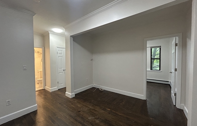 2 beds, 1 bath, 800 sqft, $2,475, Unit 4