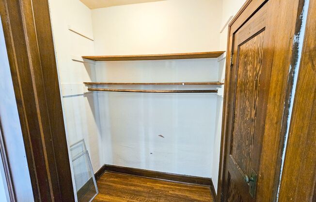 1 bed, 1 bath, $735, Unit 5819 E Washington Unit 3