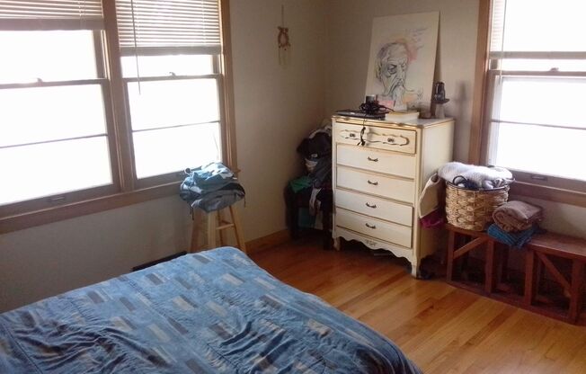 2 beds, 1 bath, $1,500