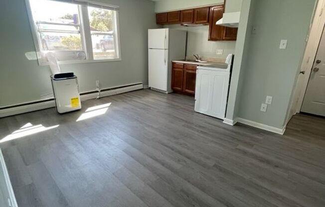 2 beds, 1 bath, $795, Unit 16