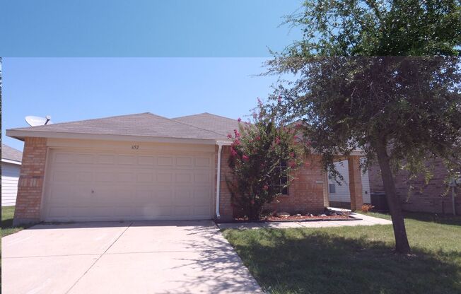 Open concept 3/2/2 in Sendera Ranch with upgrades! 652 Rosario Lane, Fort Worth TX 76052